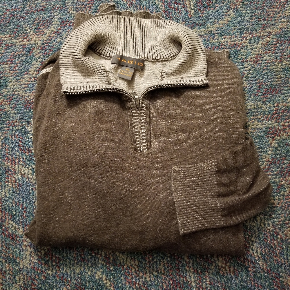 Taģio Quarter Zip Sweater
